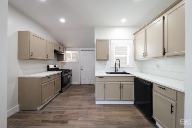 2231 Sunset Avenue, Bakersfield, CA 93304