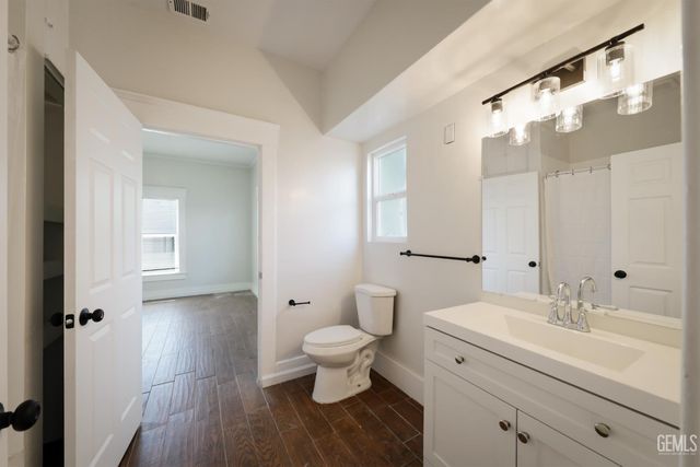 2231 Sunset Avenue, Bakersfield, CA 93304