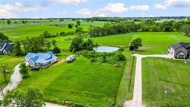 Bryant Road, Gentry, AR 72734