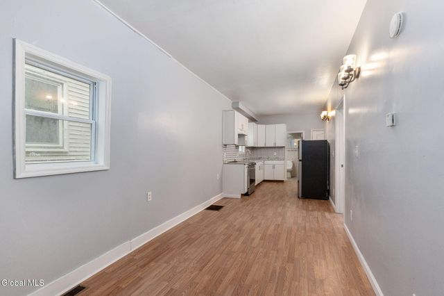 11 Jackson Place, Schenectady, NY 12308