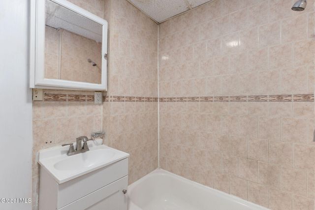 11 Jackson Place, Schenectady, NY 12308