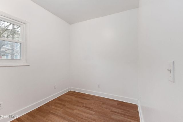 11 Jackson Place, Schenectady, NY 12308