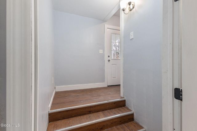 11 Jackson Place, Schenectady, NY 12308