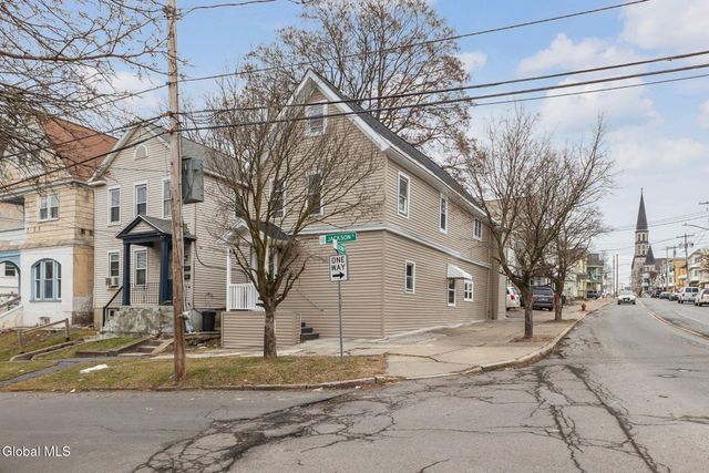 11 Jackson Place, Schenectady, NY 12308