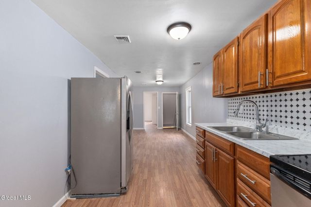 11 Jackson Place, Schenectady, NY 12308