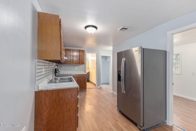 11 Jackson Place, Schenectady, NY 12308