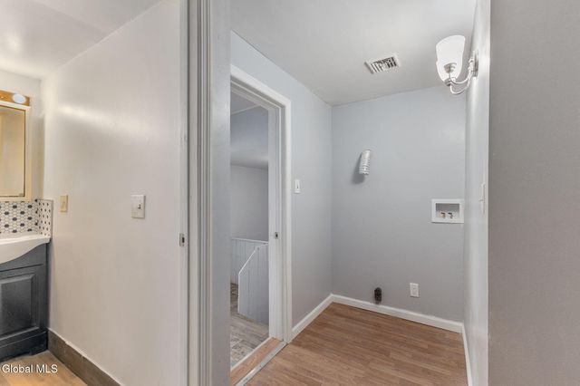 11 Jackson Place, Schenectady, NY 12308