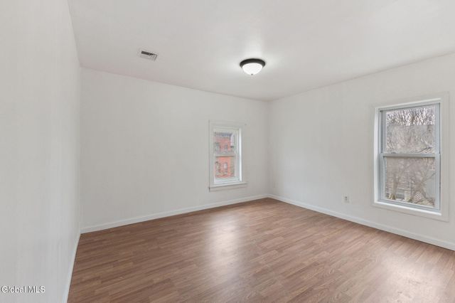 11 Jackson Place, Schenectady, NY 12308