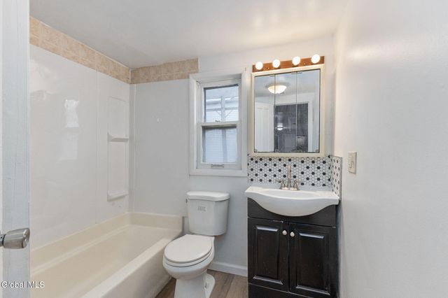 11 Jackson Place, Schenectady, NY 12308