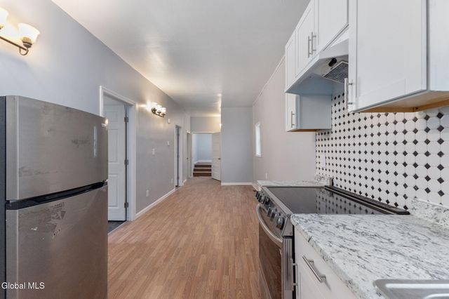 11 Jackson Place, Schenectady, NY 12308