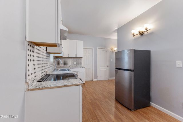 11 Jackson Place, Schenectady, NY 12308