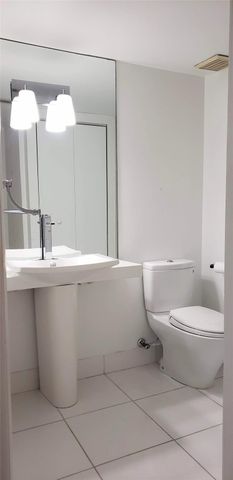 331 Lakeview Drive 206, Weston, FL 33326