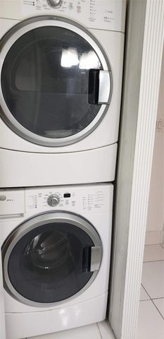 331 Lakeview Drive 206, Weston, FL 33326