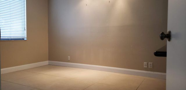 331 Lakeview Drive 206, Weston, FL 33326