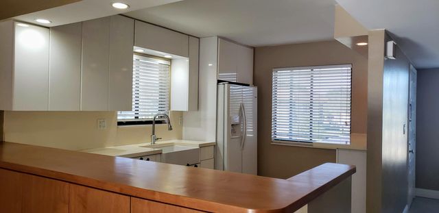 331 Lakeview Drive 206, Weston, FL 33326