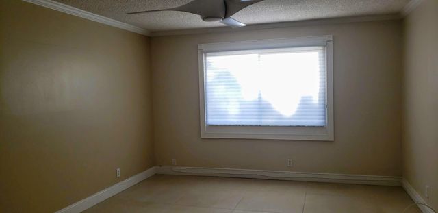 331 Lakeview Drive 206, Weston, FL 33326