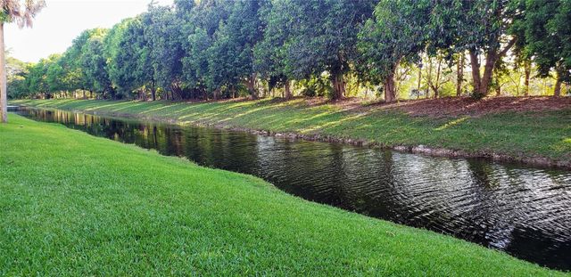 331 Lakeview Drive 206, Weston, FL 33326