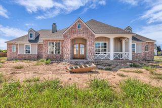 100 Victors Circle, Mcgregor, TX 76657