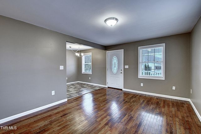 1004 Dejarnette Street, Elizabethton, TN 37643