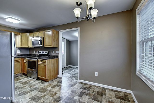 1004 Dejarnette Street, Elizabethton, TN 37643