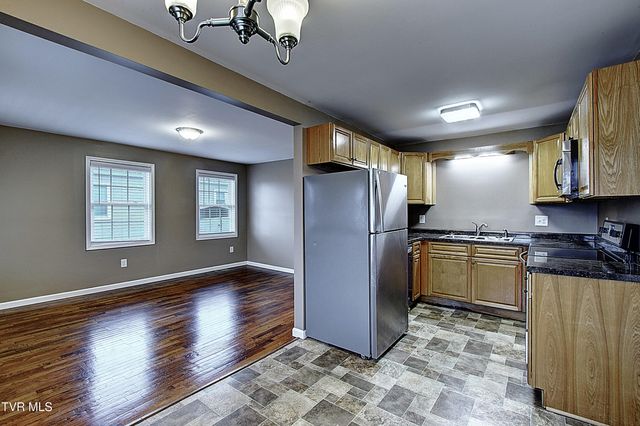 1004 Dejarnette Street, Elizabethton, TN 37643