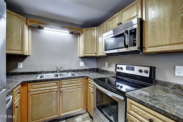 1004 Dejarnette Street, Elizabethton, TN 37643