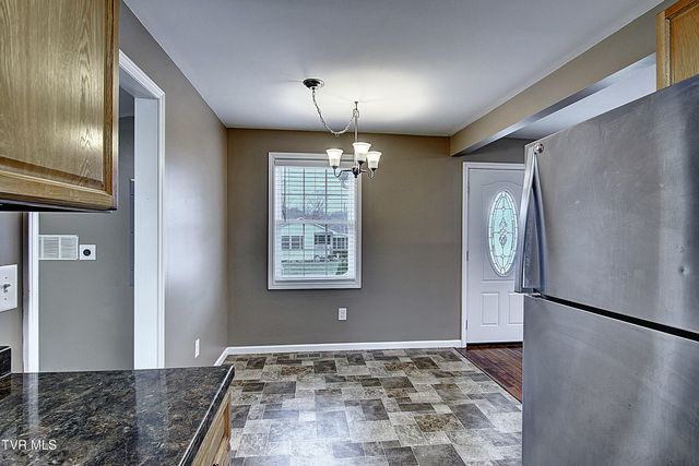 1004 Dejarnette Street, Elizabethton, TN 37643