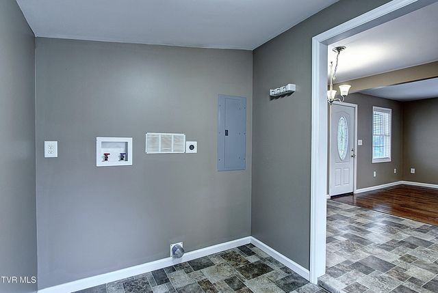 1004 Dejarnette Street, Elizabethton, TN 37643