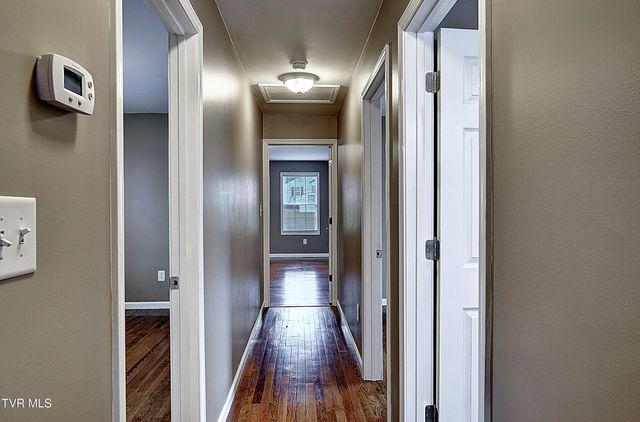 1004 Dejarnette Street, Elizabethton, TN 37643