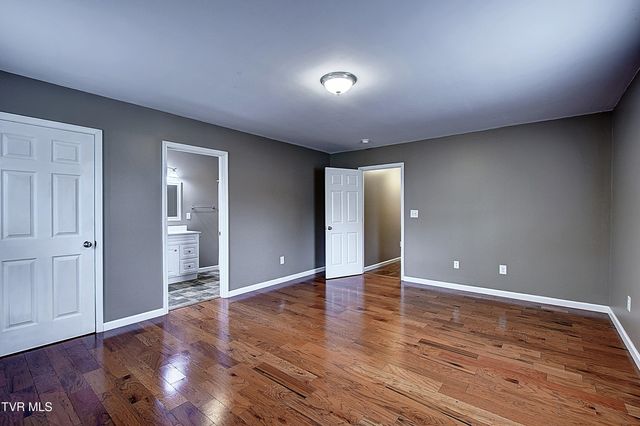 1004 Dejarnette Street, Elizabethton, TN 37643