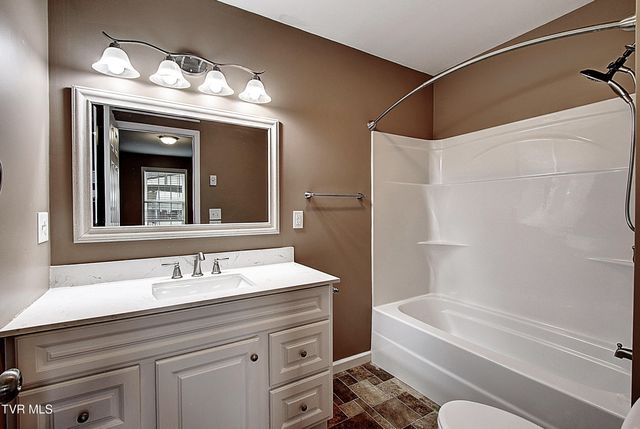 1004 Dejarnette Street, Elizabethton, TN 37643