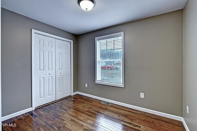 1004 Dejarnette Street, Elizabethton, TN 37643