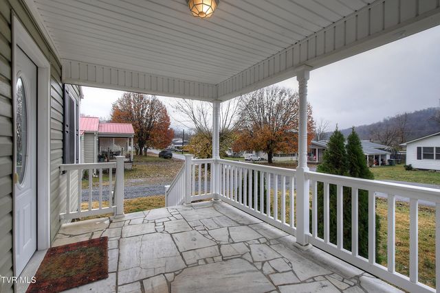 1004 Dejarnette Street, Elizabethton, TN 37643