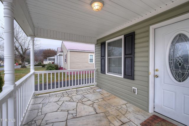 1004 Dejarnette Street, Elizabethton, TN 37643