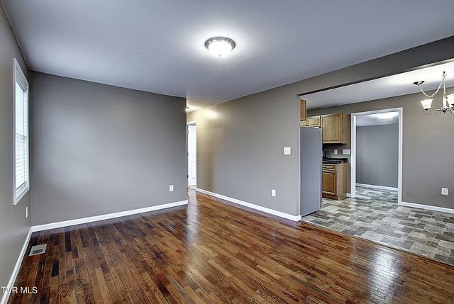 1004 Dejarnette Street, Elizabethton, TN 37643