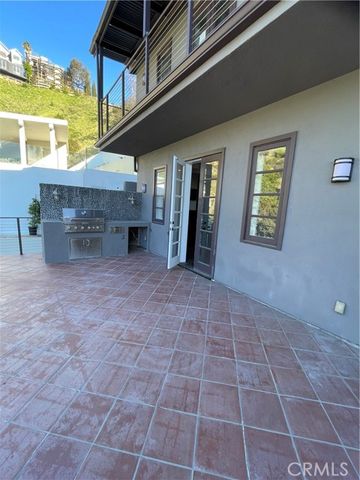 8655 Hillside, Los Angeles, CA 90069