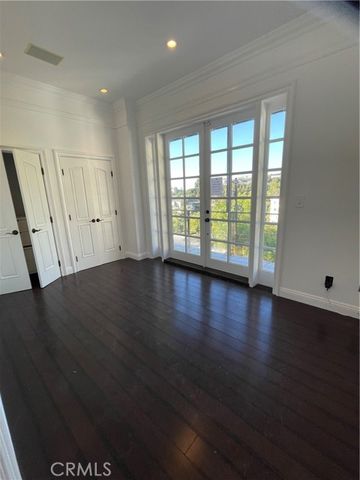 8655 Hillside, Los Angeles, CA 90069