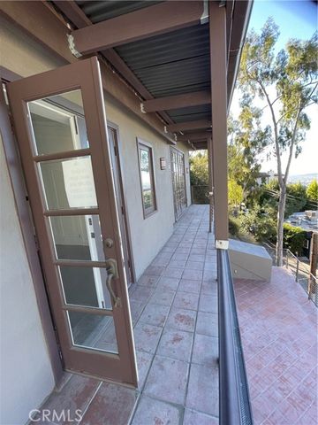 8655 Hillside, Los Angeles, CA 90069