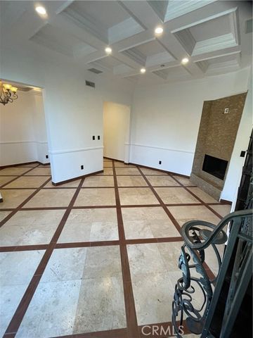 8655 Hillside, Los Angeles, CA 90069