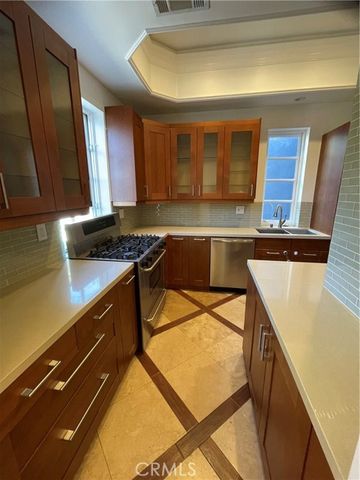 8655 Hillside, Los Angeles, CA 90069