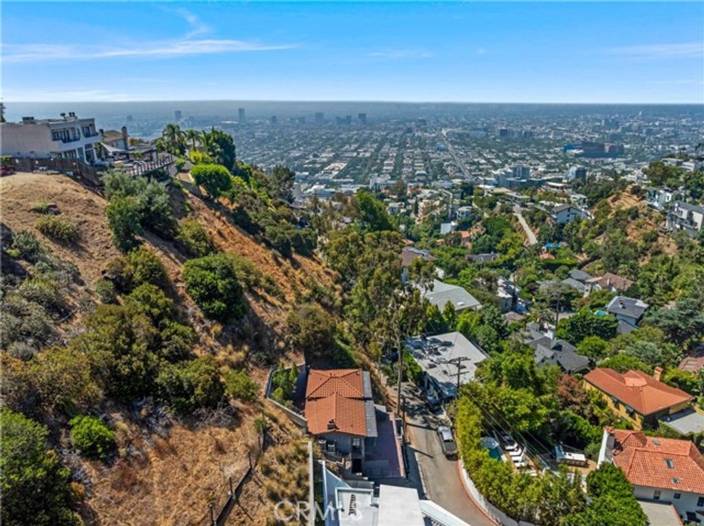 8655 Hillside, Los Angeles, CA 90069