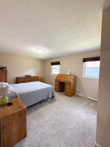 762 Dunewood Drive, Chesterton, IN 46304