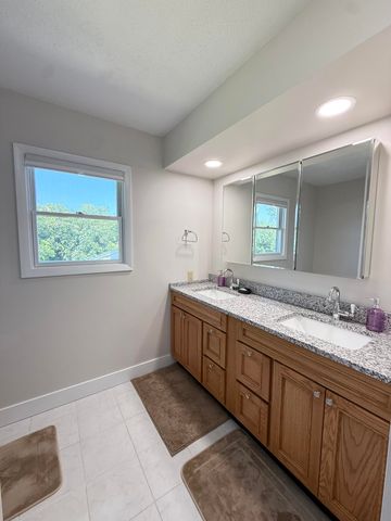 762 Dunewood Drive, Chesterton, IN 46304