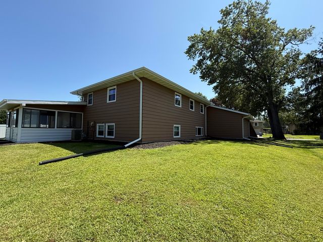 762 Dunewood Drive, Chesterton, IN 46304