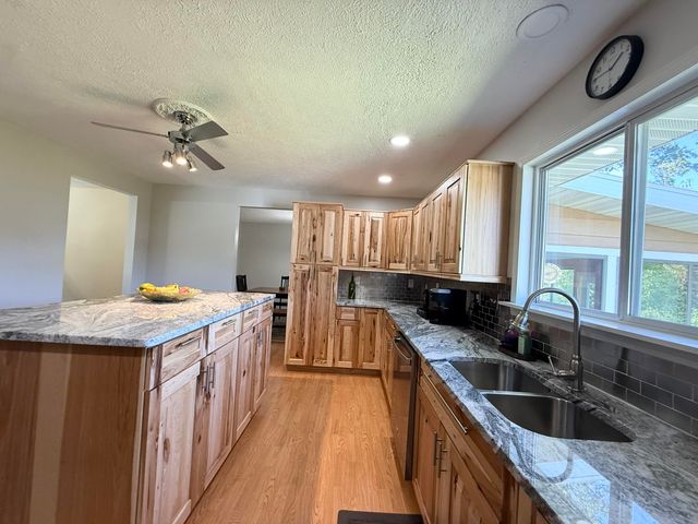 762 Dunewood Drive, Chesterton, IN 46304
