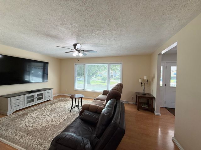 762 Dunewood Drive, Chesterton, IN 46304