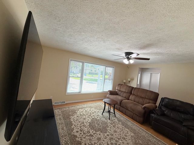 762 Dunewood Drive, Chesterton, IN 46304