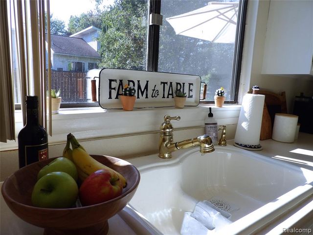 5231 Bantry Drive, West Bloomfield, MI 48322