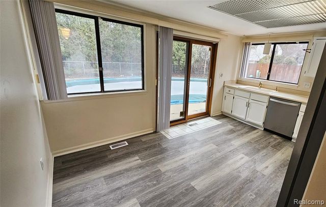 5231 Bantry Drive, West Bloomfield, MI 48322