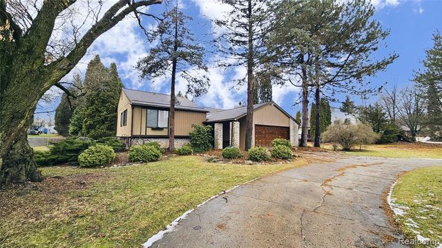 5231 Bantry Drive, West Bloomfield, MI 48322